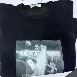 Givenchy sweater xl in size.